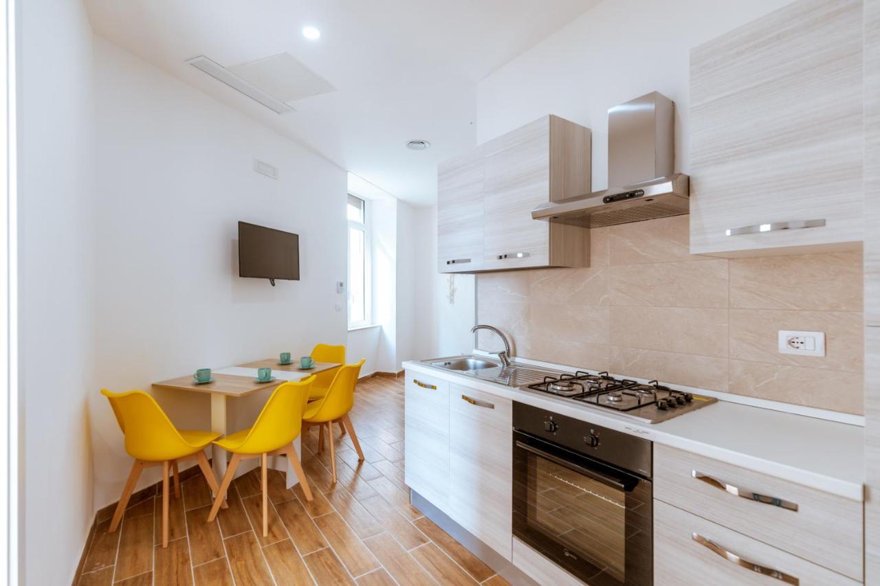 Central House - Apartments In 나폴리 외부 사진