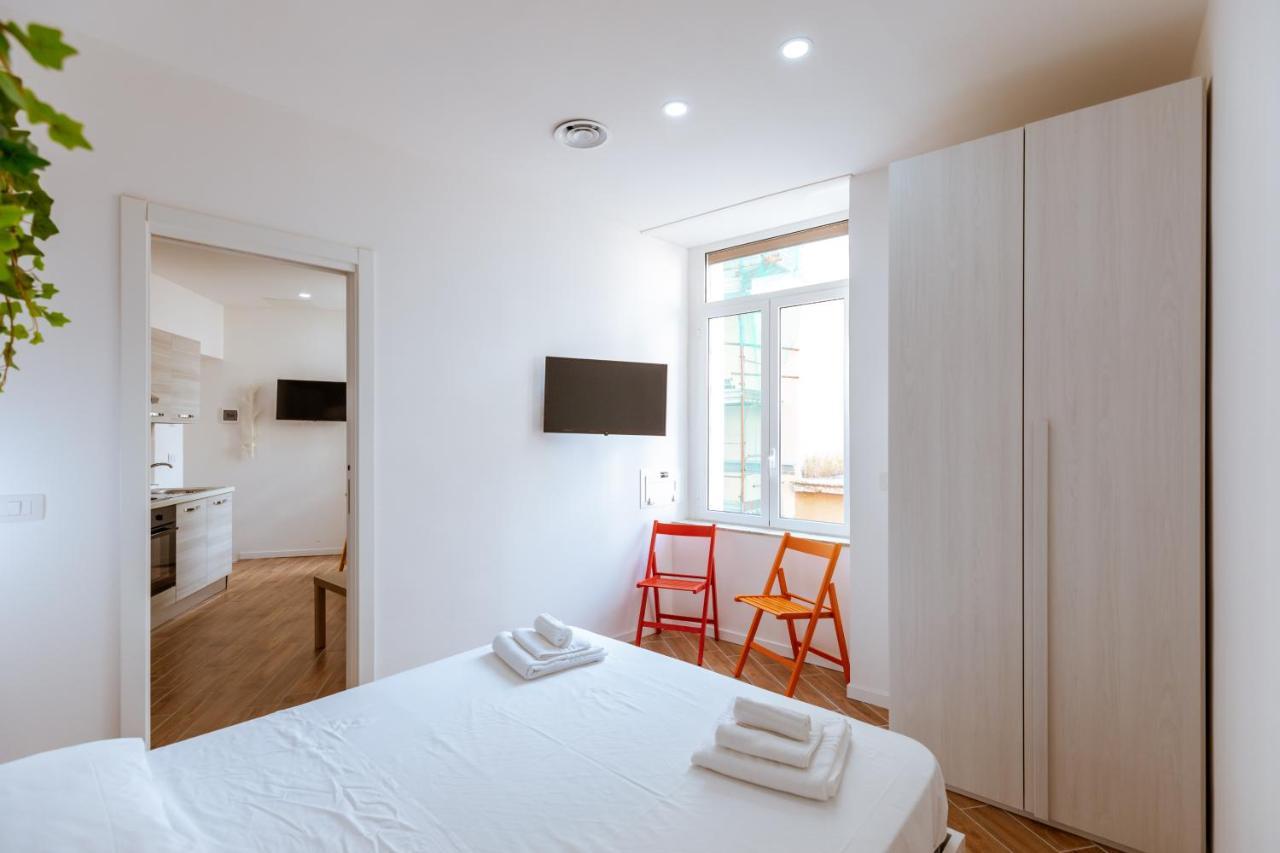 Central House - Apartments In 나폴리 외부 사진
